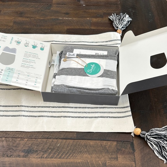 swado Other - Swado Gray and White Striped swaddle Bag sz small